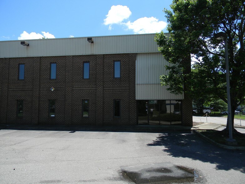 More Photos Of 5255 Henneman Dr, Norfolk Light Distribution For Lease