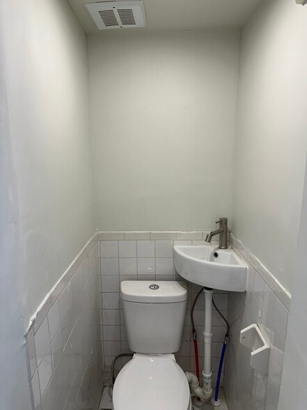 More Photos Of 530 West Side Ave, Jersey City Storefront Retail Residential For Lease