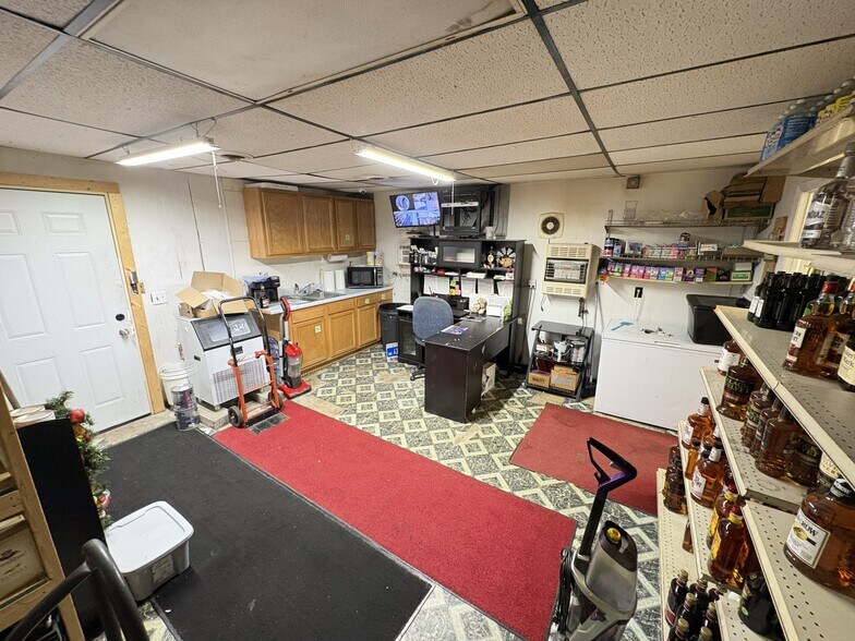 More Photos Of 346 W 2nd St, Winner General Retail For Sale