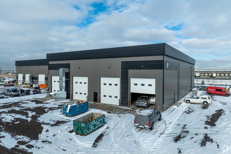 More Photos Of 285199 Wrangler Av, Calgary Warehouse For Lease