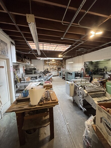 More Photos Of 366 24th St, Oakland Manufacturing For Sale