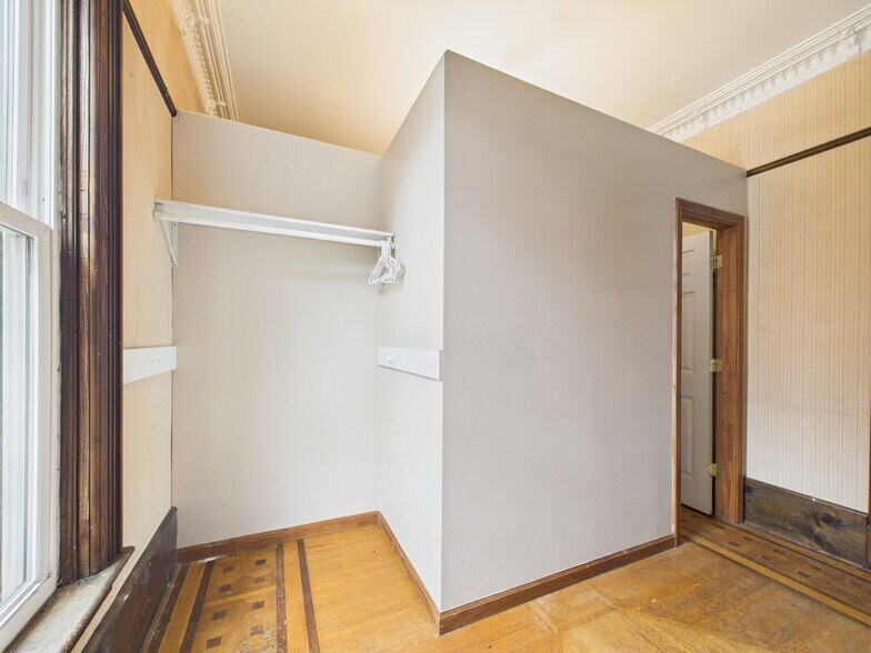 More Photos Of 40 E Genesee St, Auburn Storefront Retail Residential For Lease