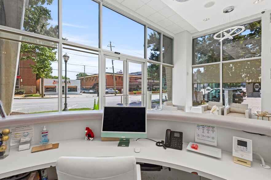 More Photos Of 250 Pharr Rd NE, Atlanta Apartments For Lease