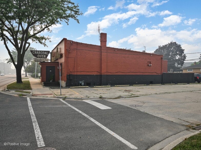 More Photos Of 4400 Golf Rd, Skokie Restaurant For Sale