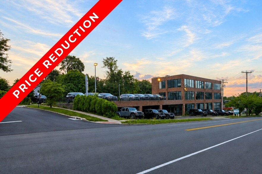 Primary Photo Of 360 Tunxis Hill Rd, Fairfield Auto Dealership For Sale