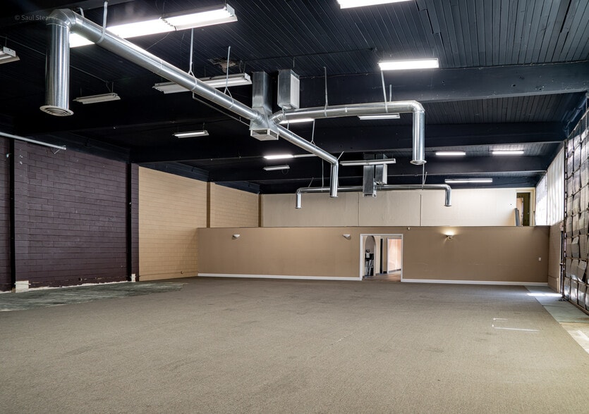 More Photos Of 820 S Central Ave, Medford Freestanding For Lease