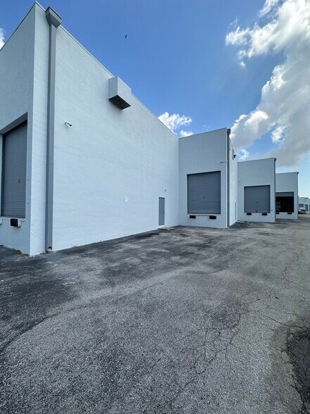 More Photos Of 2400 W Copans Rd, Pompano Beach Showroom For Lease