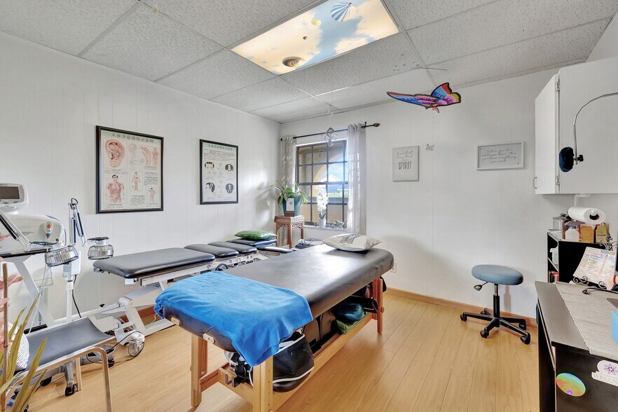 More Photos Of 2889 10th Ave N, Lake Worth Medical For Lease