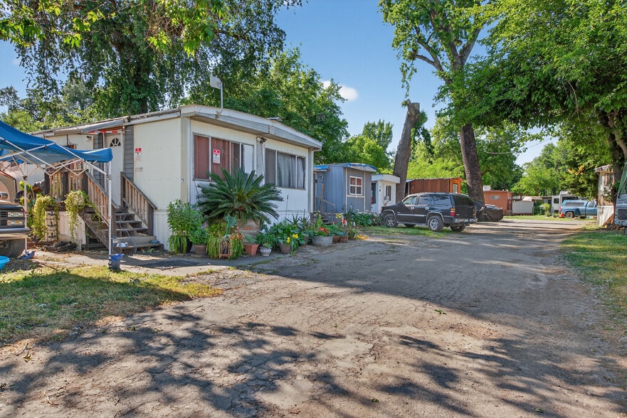 More Photos Of 25433 South Ave, Corning Manufactured Housing Mobile Home Park For Sale