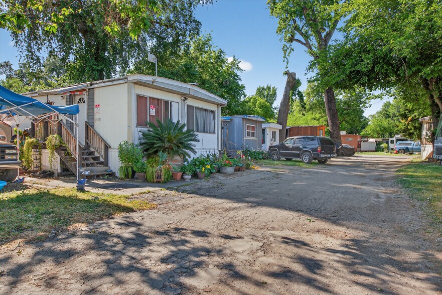 More Photos Of 25433 South Ave, Corning Manufactured Housing Mobile Home Park For Sale