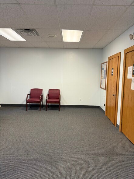 More Photos Of 1 Oxford Xing, New Hartford Medical For Lease