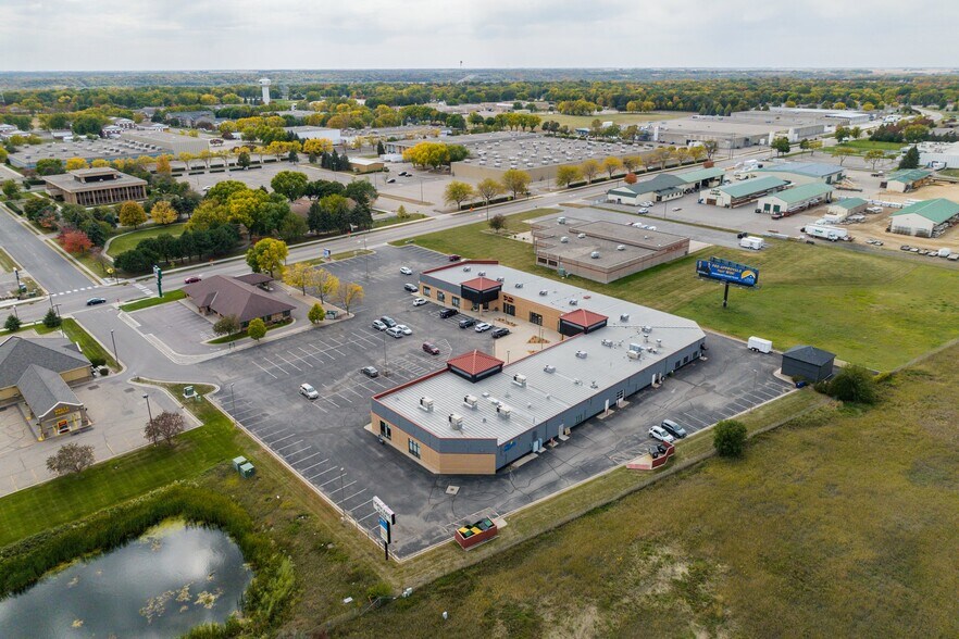 More Photos Of 1802-1838 Commerce Dr, North Mankato Freestanding For Lease