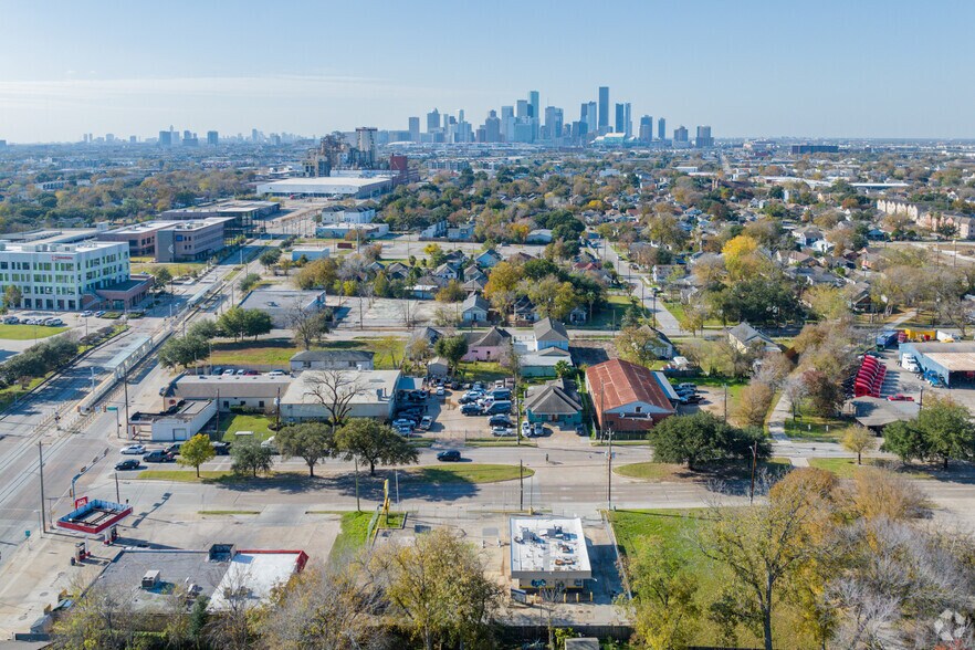 More Photos Of 309 S Lockwood Dr, Houston Restaurant For Lease