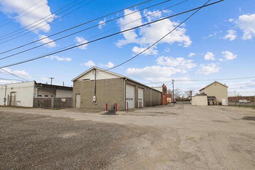 More Photos Of 1890 S High St, Columbus Light Distribution For Sale