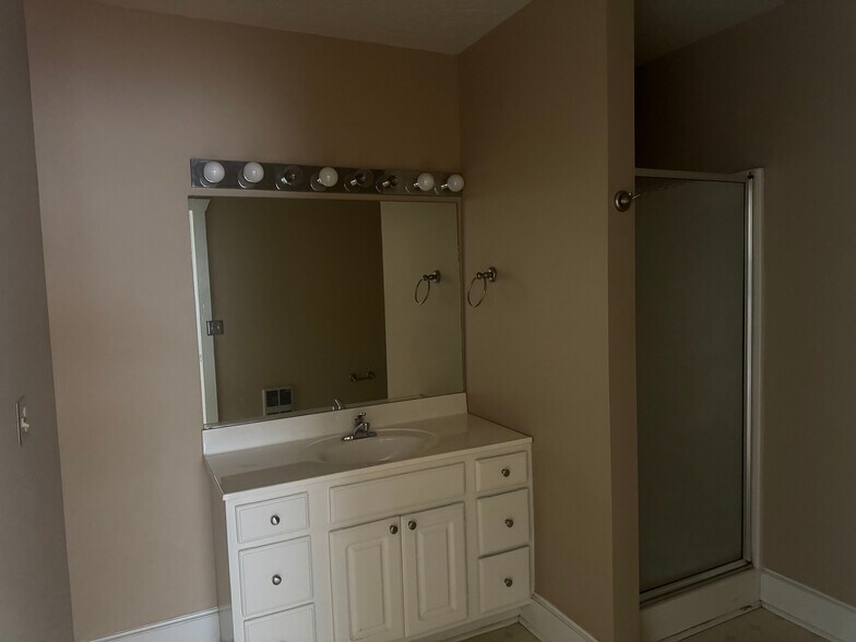 More Photos Of 8385 AL Highway 144, Alexandria Office Residential For Sale