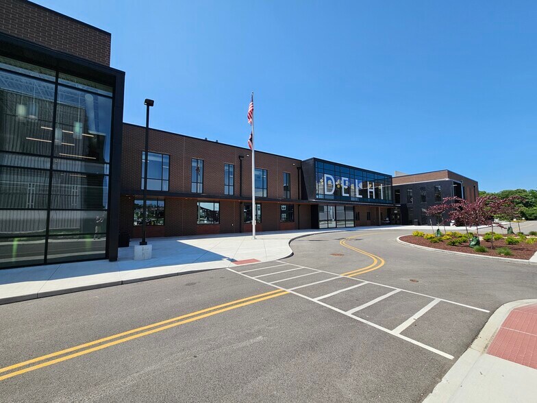 Primary Photo Of 5031 Delhi Rd, Cincinnati Schools For Lease