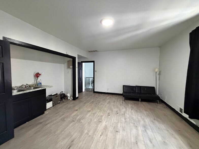 More Photos Of 226 W Read St, Baltimore General Retail For Sale