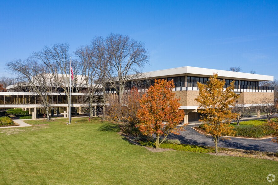 More Photos Of 1900 E Lake Ave, Glenview Office For Sale