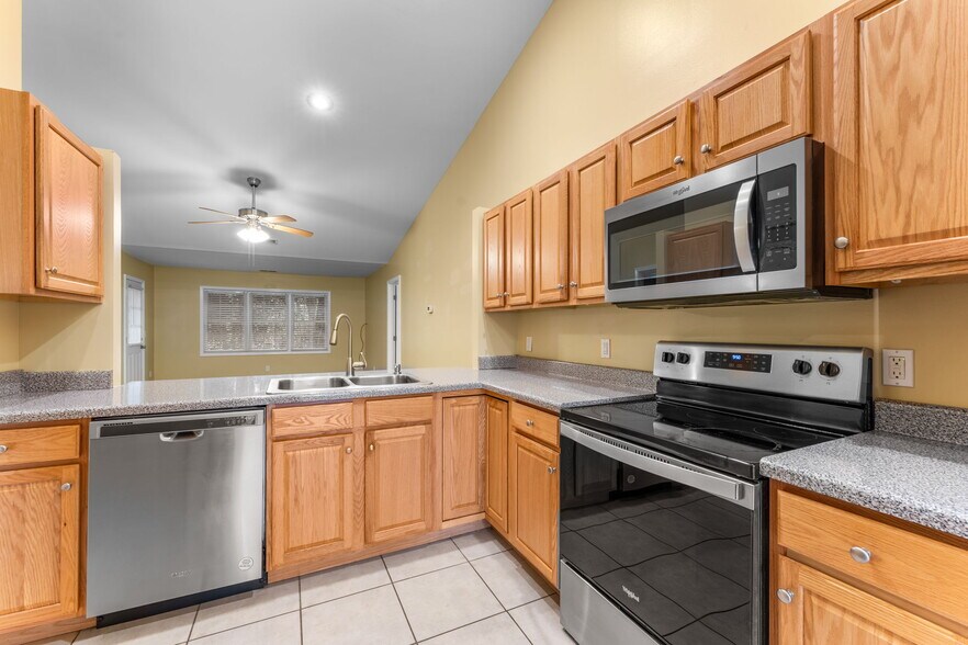 More Photos Of 520 Baird Cove Rd, Franklin Apartments For Sale