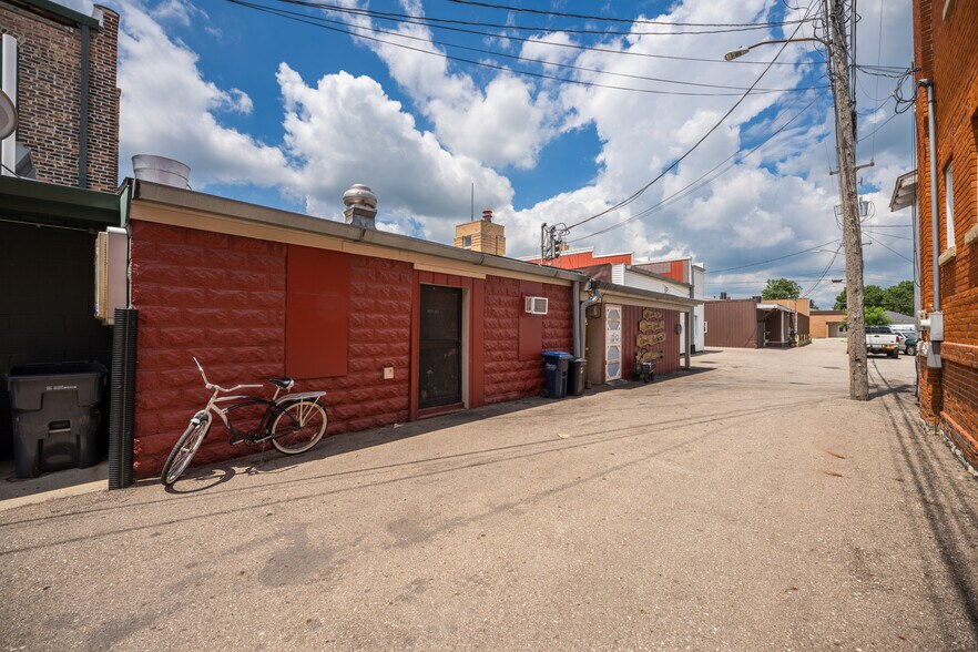 More Photos Of 108 N Phelps St, Decatur General Retail For Sale