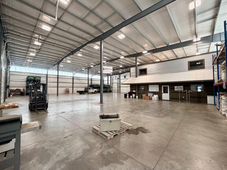 More Photos Of 405 Lake Ave, Gothenburg Distribution For Sale