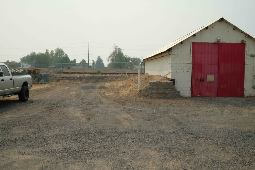 More Photos Of 205 SE Railroad Blvd, Redmond Warehouse For Lease