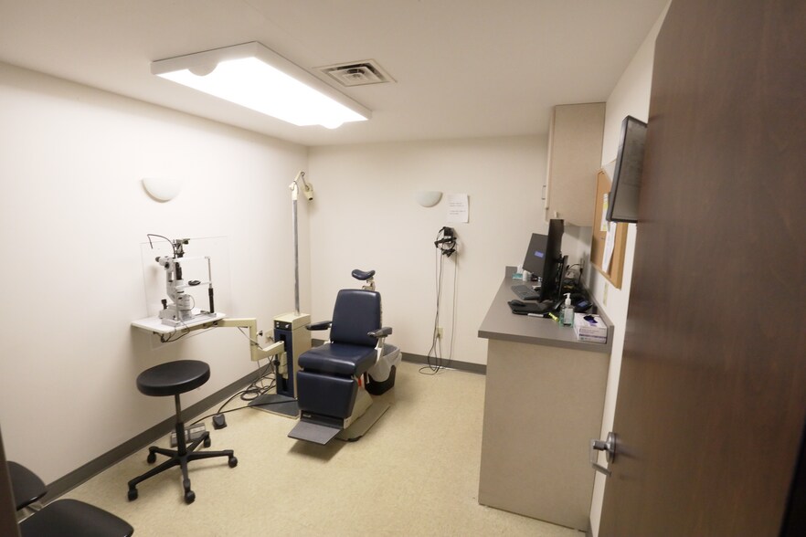 More Photos Of 17534 Royalton Rd, Strongsville Office For Lease