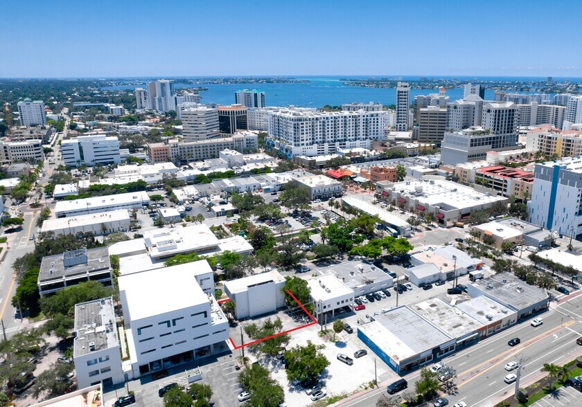 More Photos Of 1551 2nd St, Sarasota Office For Sale