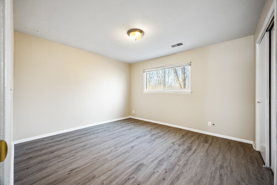 More Photos Of 1902 Sheridan Rd, Pekin Apartments For Sale