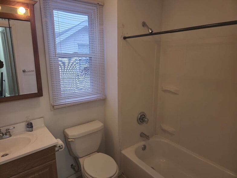 More Photos Of 2311 S Big Bend Blvd, Maplewood Office For Lease