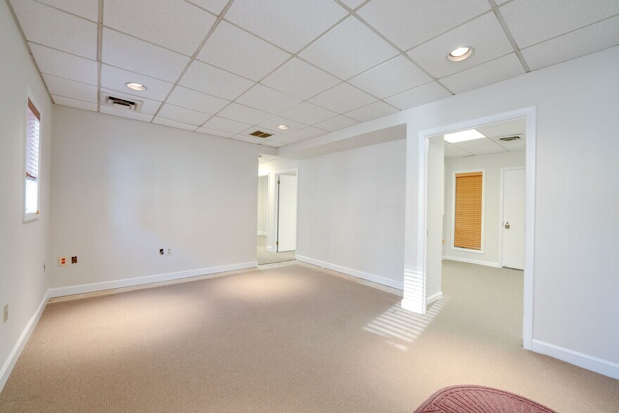 More Photos Of 8303 Arlington Blvd, Fairfax Medical For Sale