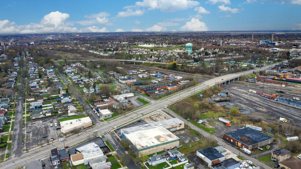 More Photos Of 2425 Hyde Park Blvd, Niagara Falls Freestanding For Sale