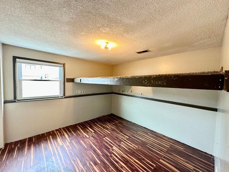 More Photos Of 1001 S Davis St, Kirksville Sorority Fraternity House For Sale