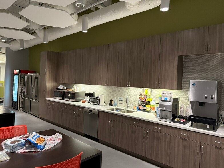 More Photos Of 3253 E Chestnut Expy, Springfield Office For Lease