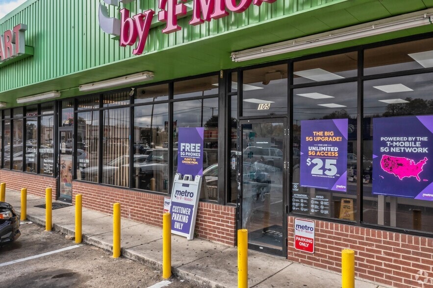 More Photos Of 2211 S Beckley Ave, Dallas General Retail For Sale