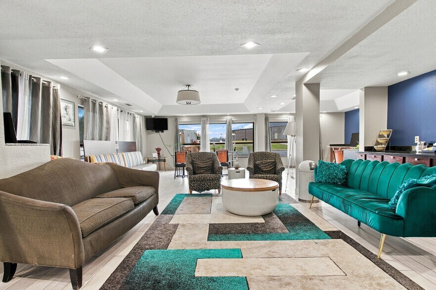 More Photos Of 634 David St, Centerville Hotel For Sale