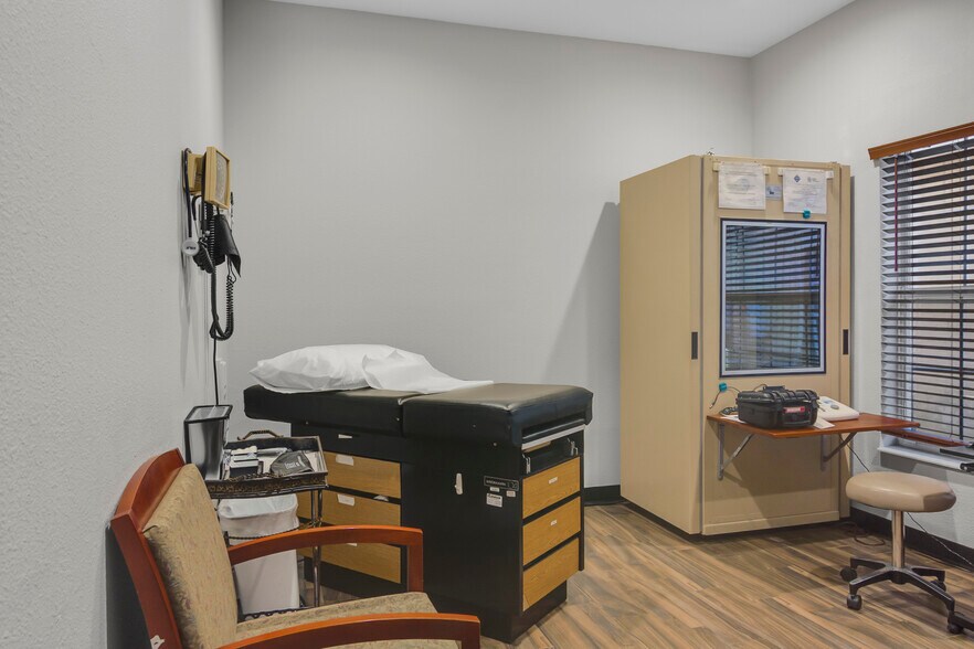 More Photos Of 4202-4204 W Linebaugh Ave, Tampa Medical For Lease