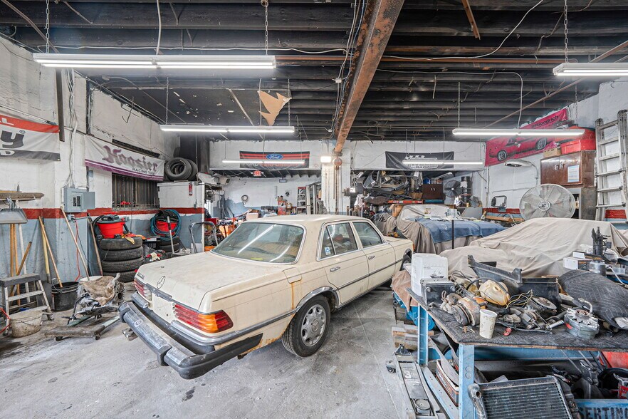 More Photos Of 116 E Merrick Rd, Freeport Warehouse For Sale