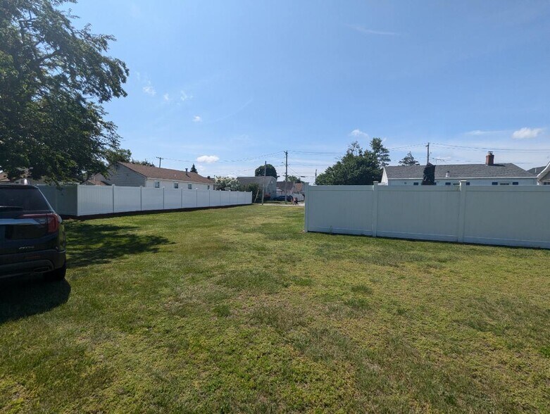 More Photos Of 21 Pommenville St, Pawtucket Warehouse For Sale