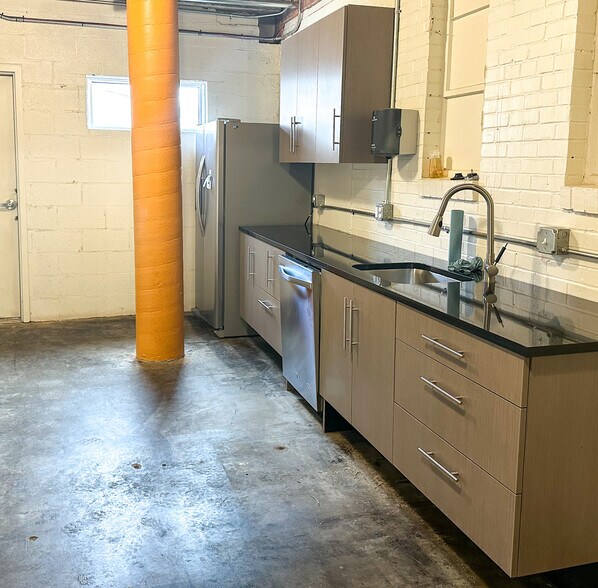 More Photos Of 1611-1613 N Broadway Ave, Oklahoma City Office For Lease