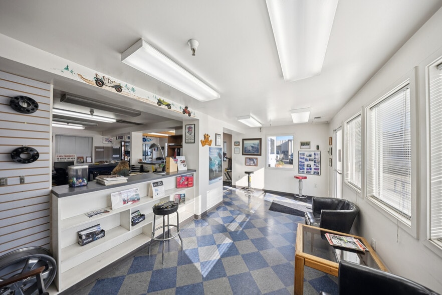 More Photos Of 25 Market St, San Rafael Service For Sale