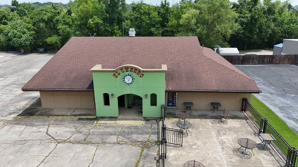 Primary Photo Of 1710 Porter Wagoner Blvd, West Plains Restaurant For Sale