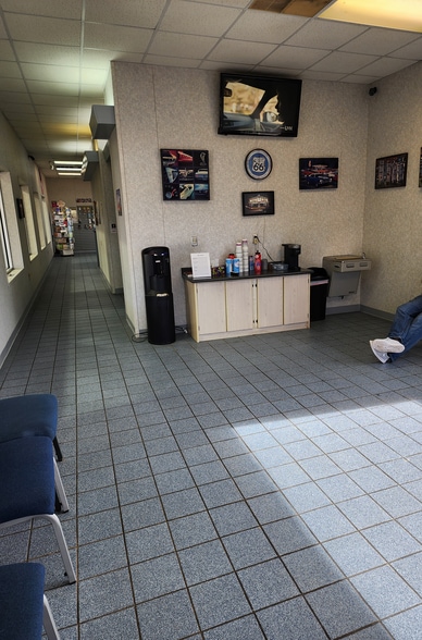 More Photos Of 1430 S Broadway St, Sulphur Springs Carwash For Sale