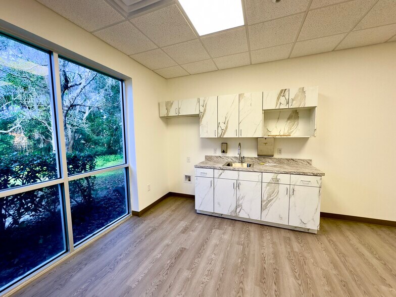 More Photos Of 740 Stirling Center Pl, Lake Mary Office For Lease
