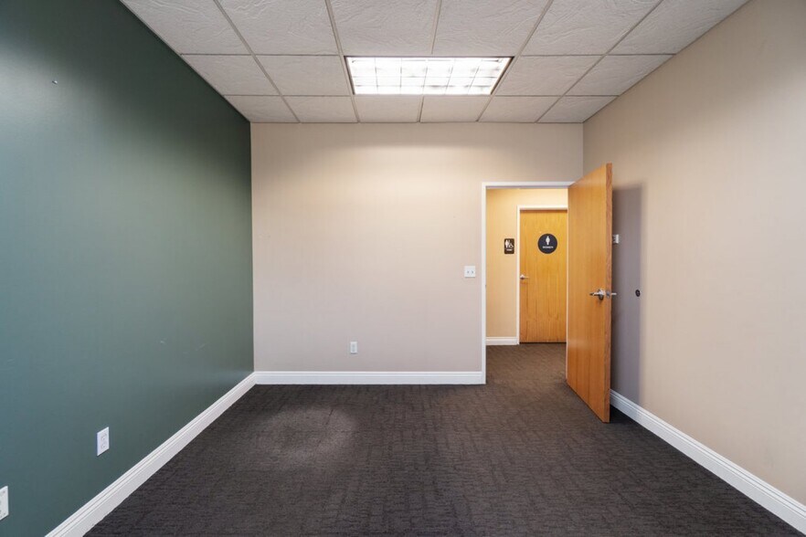 More Photos Of 1190 N Del Rio Pl, Ontario Warehouse For Sale