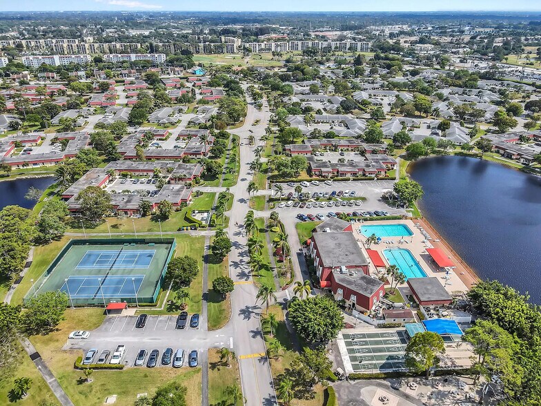 More Photos Of 7290 Covered Bridge Blvd, Lake Worth Specialty For Sale