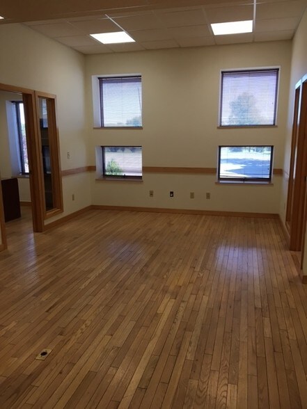 More Photos Of 1153 Flatbush Rd, Kingston Office Residential For Lease