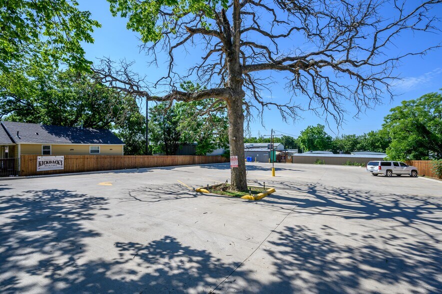 More Photos Of 1721 S Armstrong Ave, Denison Restaurant For Sale