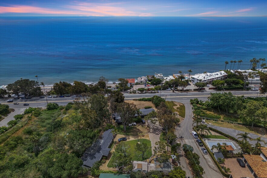 More Photos Of 27353 1/2 Pacific Coast Hwy, Malibu Apartments For Sale