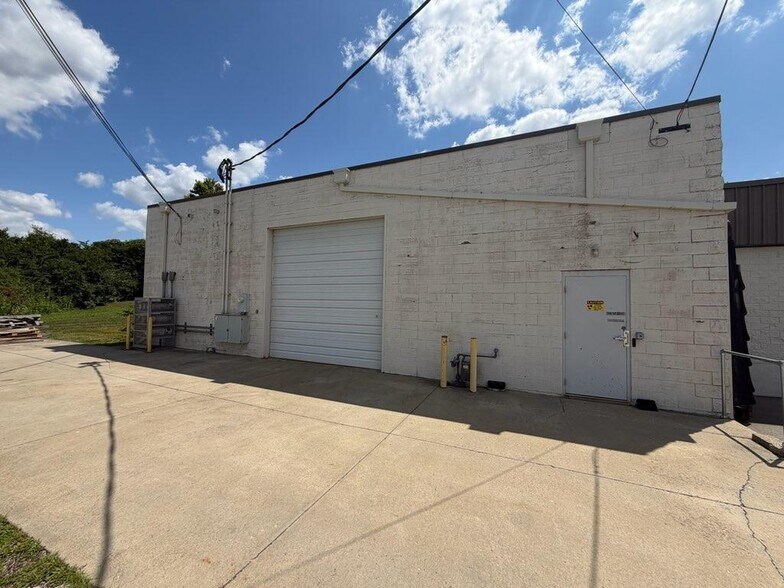 More Photos Of 4750 Ashley Dr, Hamilton Warehouse For Lease